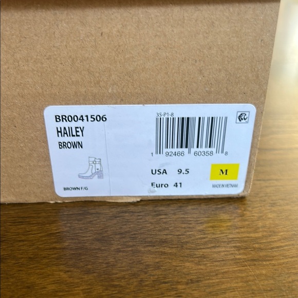 Born Women's Brown Leather Heeled Ankle Boots - Picture 6 of 6